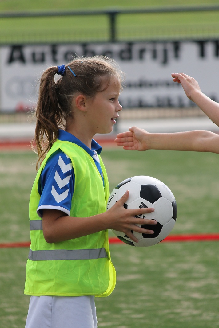 Oefenwedstrijd E2 Almkerk 191.JPG